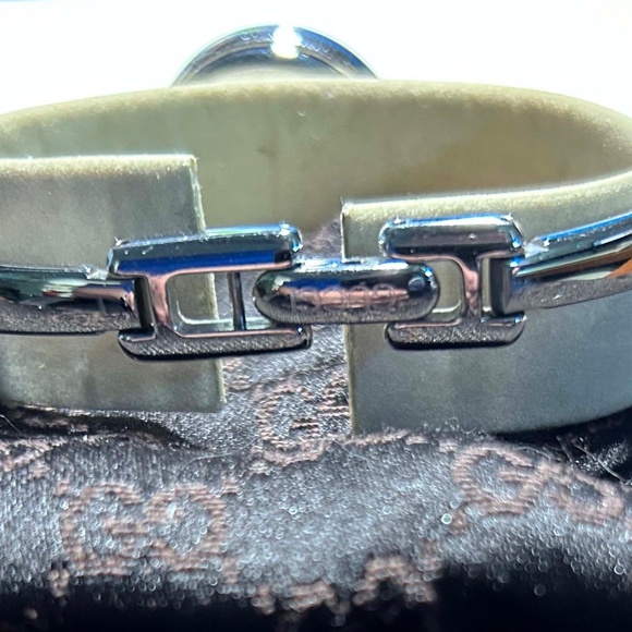 GUCCI WATCH, SILVER TONE MODEL 1400L, SERIAL NUMBER & GUCCI LOGO, WATER RESISTAN - Picture 10 of 10